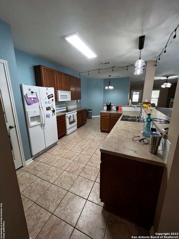 Foto del edificio - 4010 Canyon Pkwy