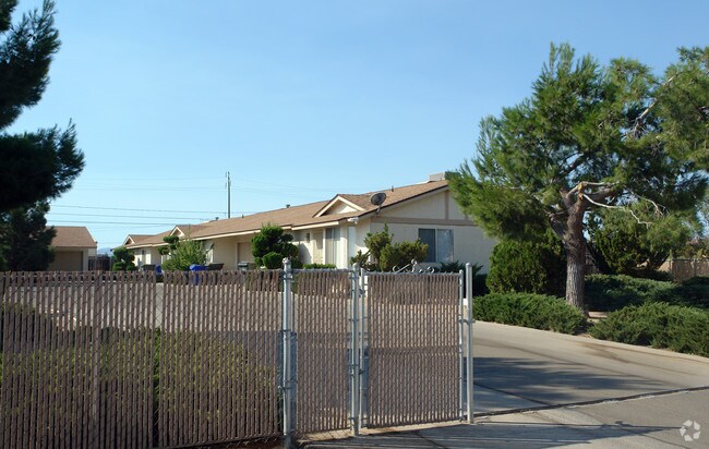 Building Photo - Tokage Manor