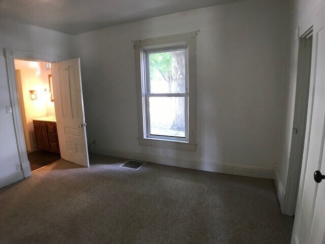 Building Photo - Beautiful 2 Bedroom Home in Buchanan