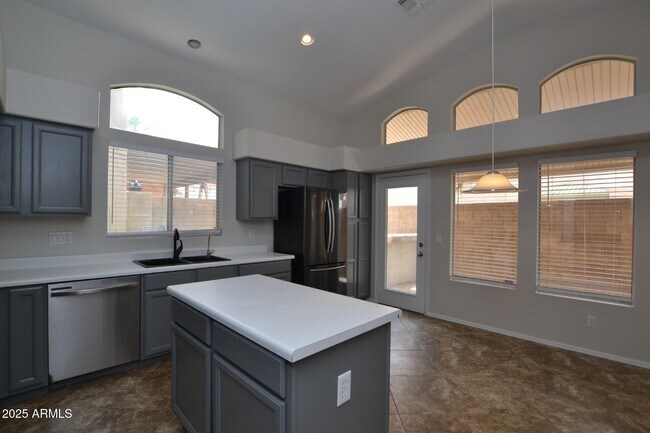 Building Photo - 4927 W Wahalla Ln