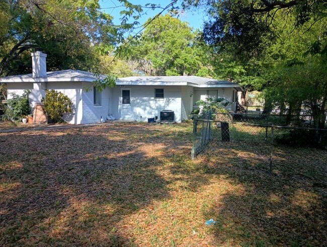 Foto del edificio - 200 Center St