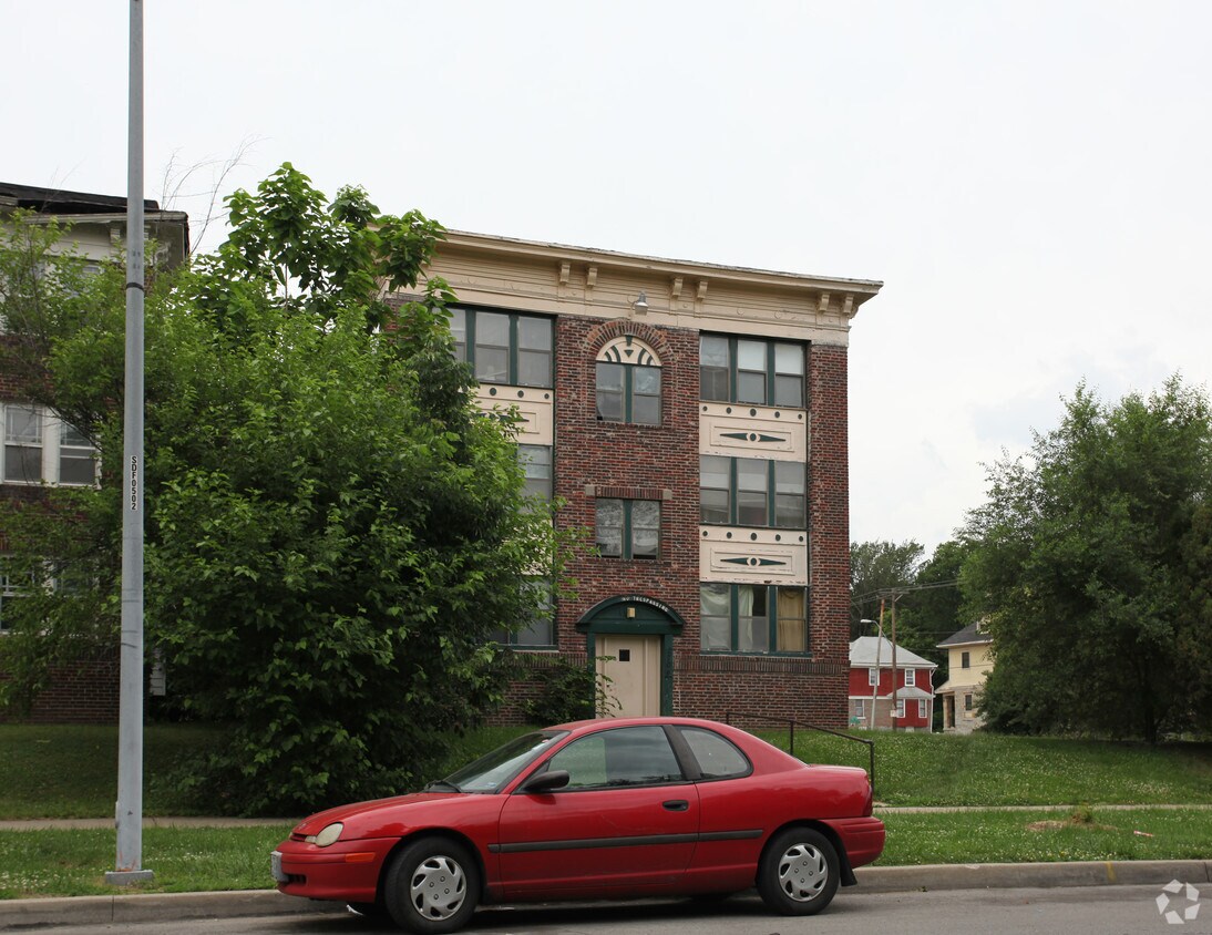 Building Photo - 2704-2706 Benton Blvd