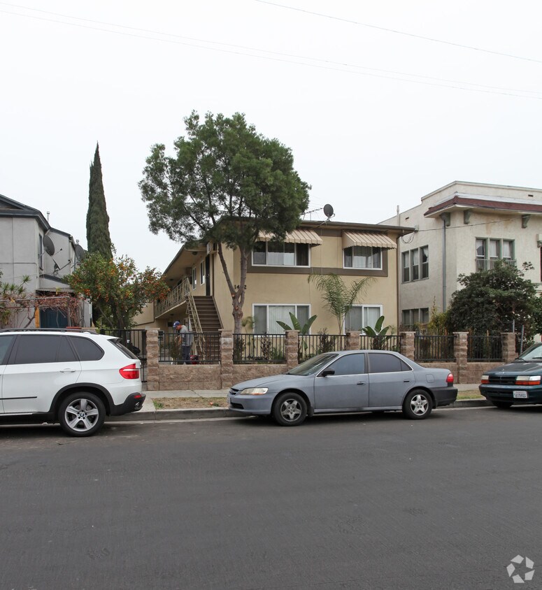 Foto principal - 1422 N Kenmore Ave