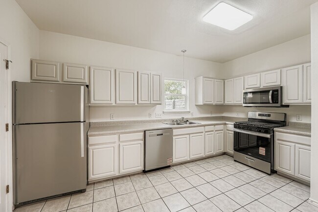 Todos los electrodomésticos de cocina nuevos de acero inoxidable. - 7207 Bethune