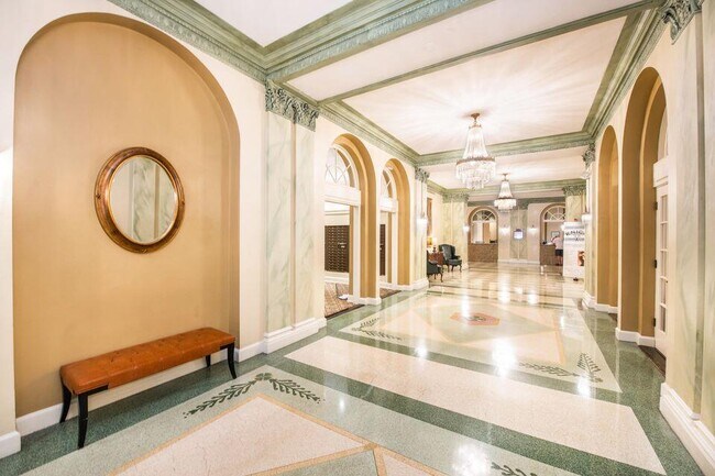 Foto del edificio - 1028 E Juneau Ave