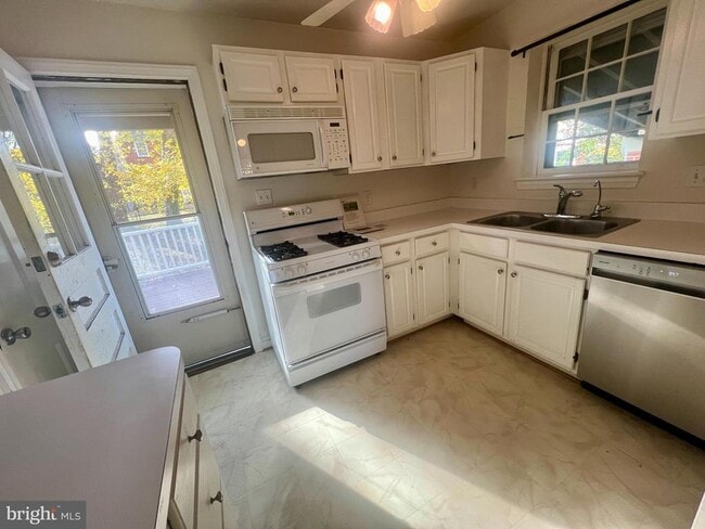 Building Photo - 8 S Hudson St