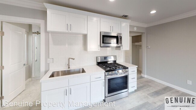 Building Photo - 212 13th St