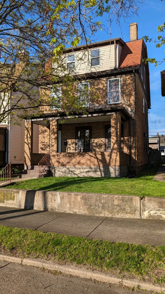 Building Photo - 730 Maplewood Ave