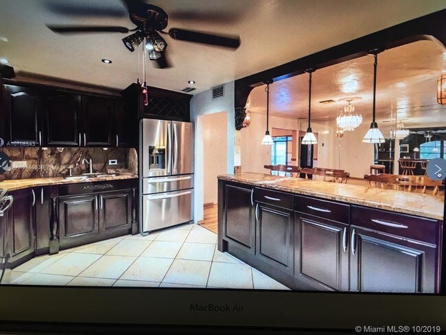 Foto del edificio - 210 NE 107th St