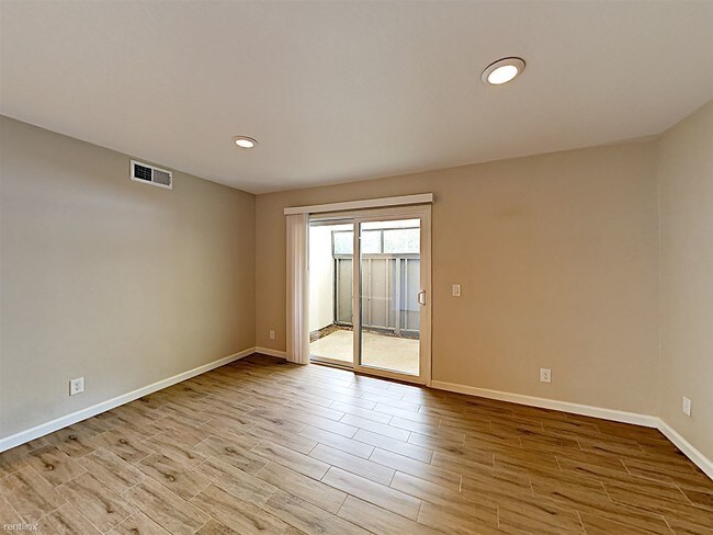Building Photo - 1 br, 1 bath  - 2522 T St Apt 7 Apt 7