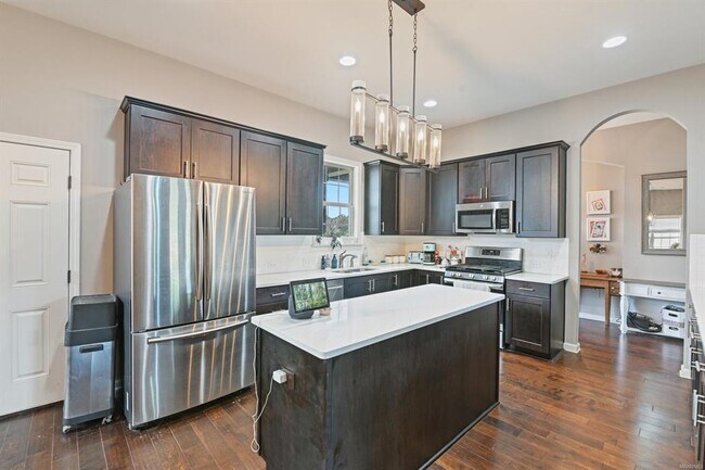 Building Photo - 905 Overture Dr