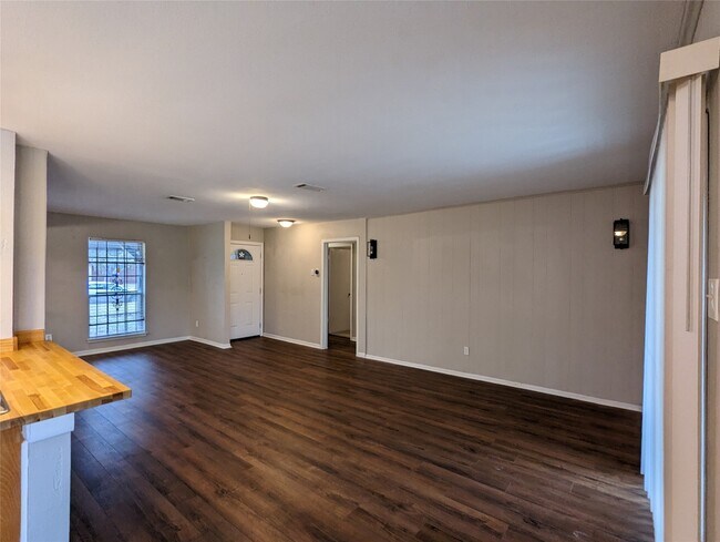 Foto del edificio - 8410 Rinn St