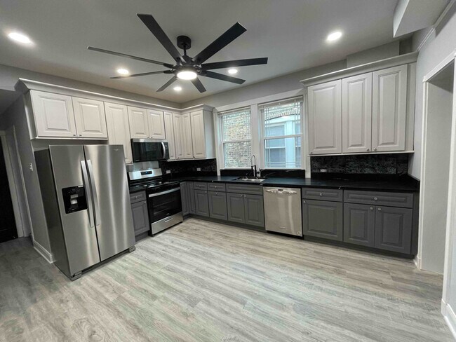 Photo - 2536 W Cortez St Apartment