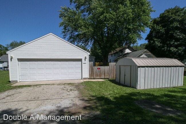 Building Photo - 3 br, 1 bath House - 1127 Ackermant St.