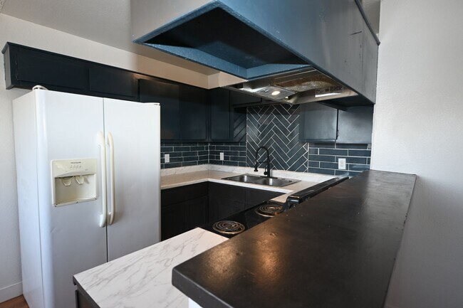 Building Photo - 2 Bedroom Apartment -Las Vegas -NO PETS -1...