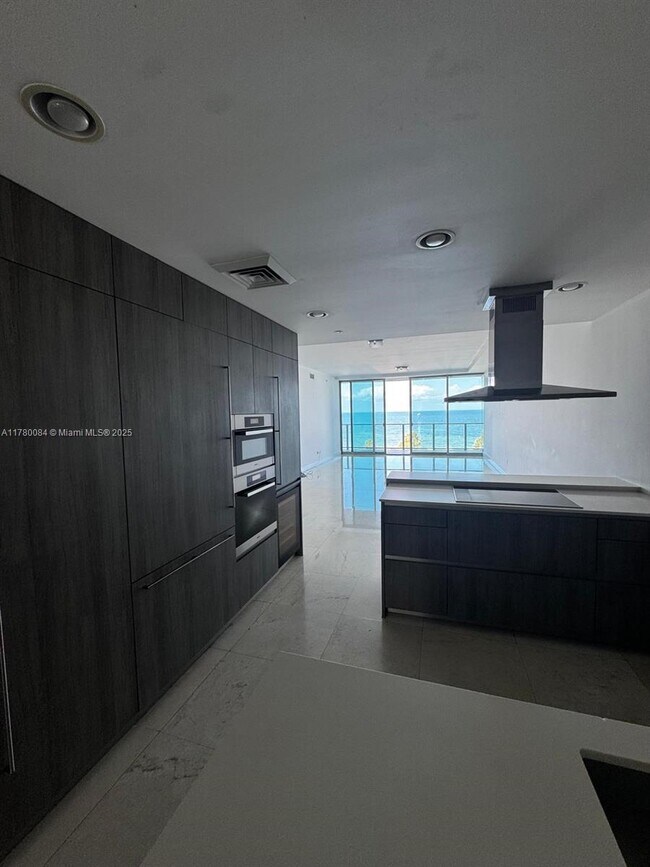 Building Photo - 350 Ocean Dr