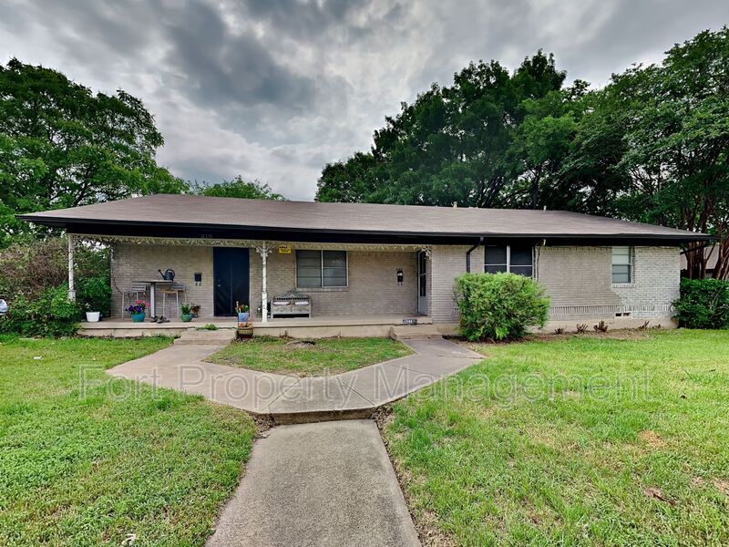 Primary Photo - 308 La Salle Dr