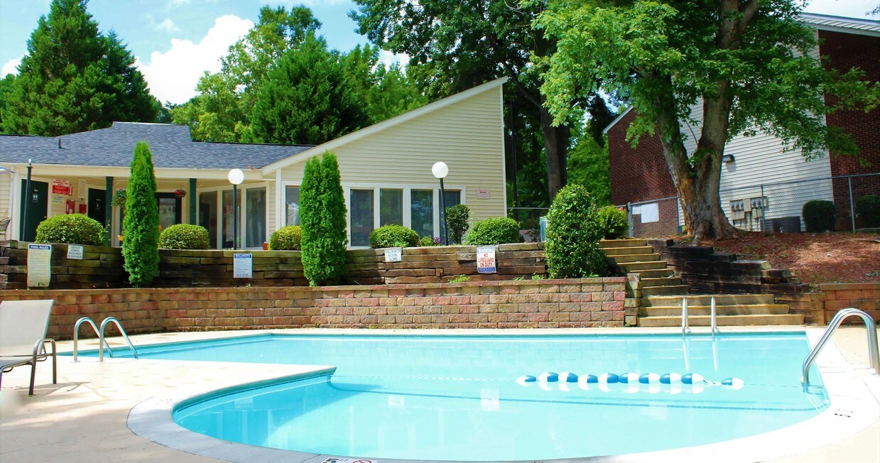 The Woodlands Apartments in Charlotte, NC