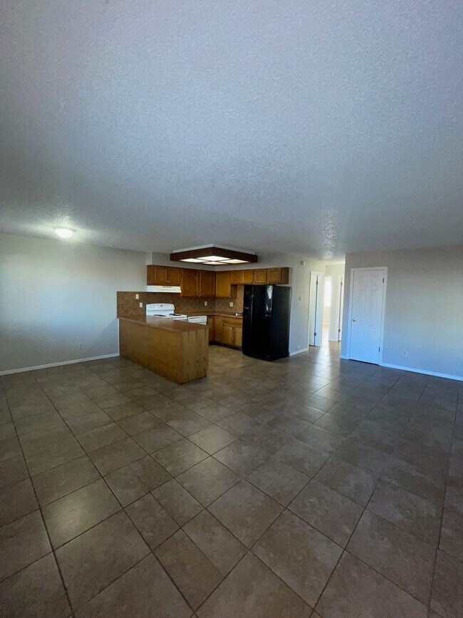 Building Photo - Two Bedroom Apartment Available now
