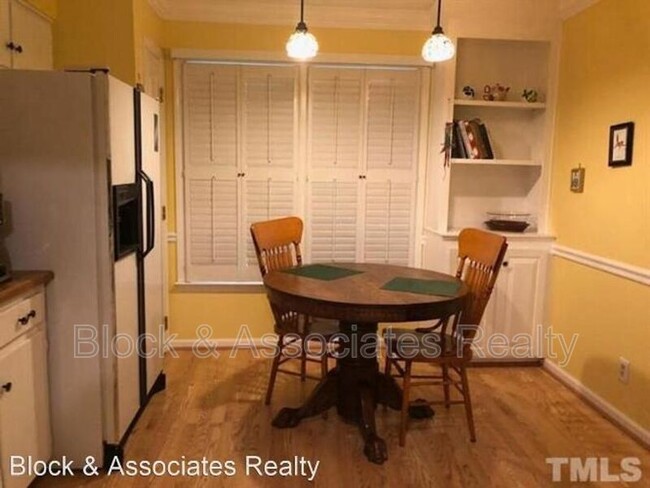 Building Photo - 1530 Edgeside Ct
