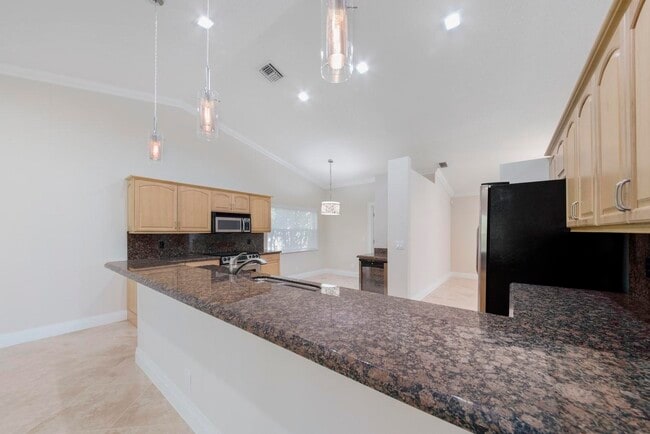 Building Photo - 8892 Jaspers Dr
