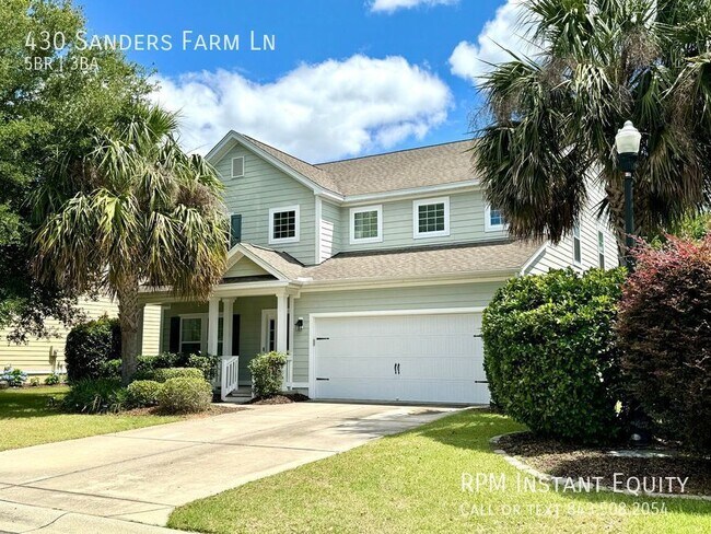 Building Photo - Charming 5 Bedroom!