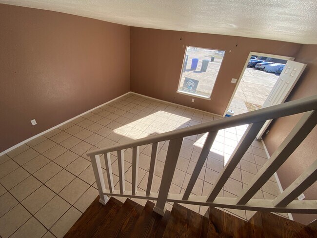 Building Photo - 502 Sinclair Dr