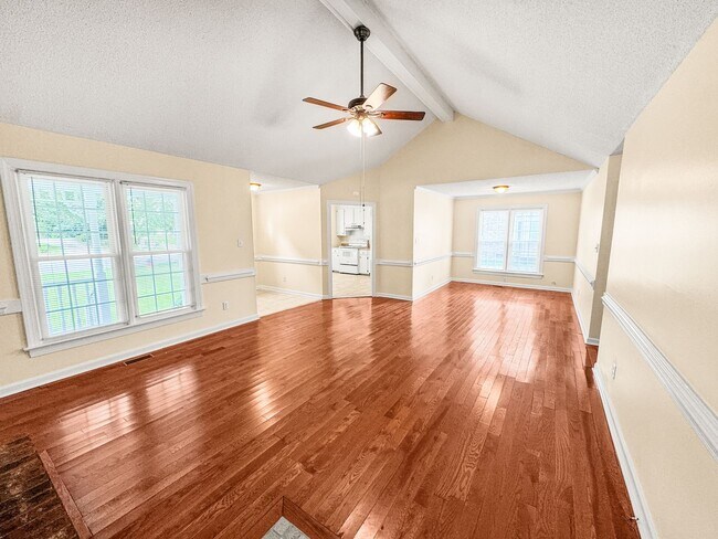 Building Photo - Beautiful 3-BR, 2-Bath home