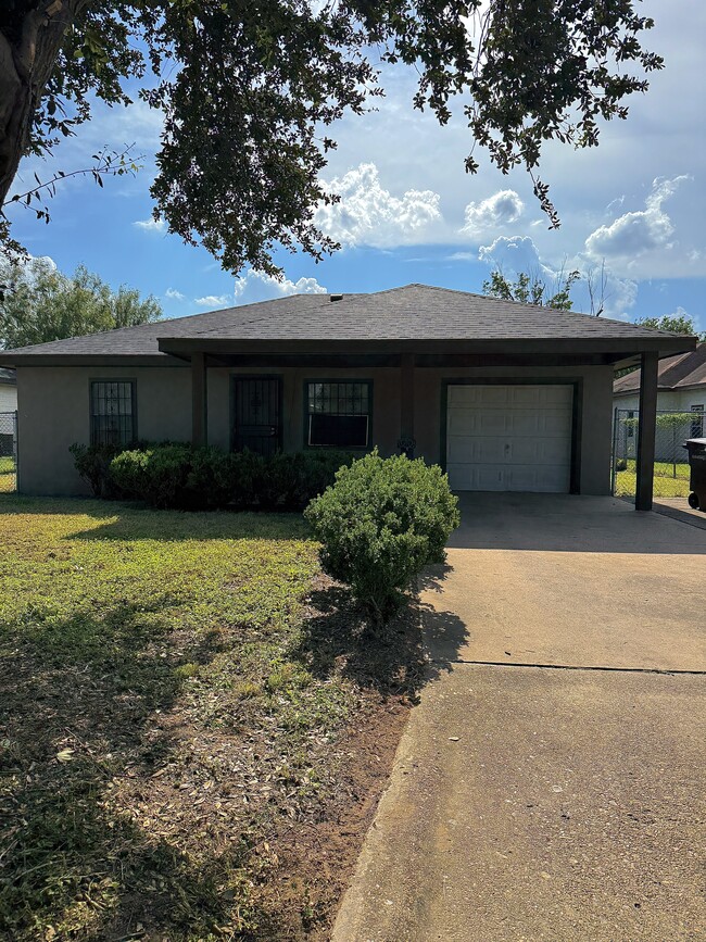 Building Photo - 4101 E Lopez Dr