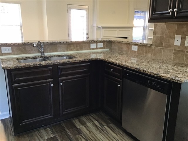 Foto del edificio - 1290 Rose Terrace Cir