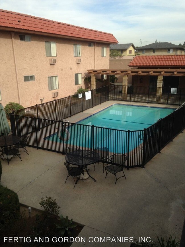 Foto del edificio - 5140-5140 N Glendora Ave
