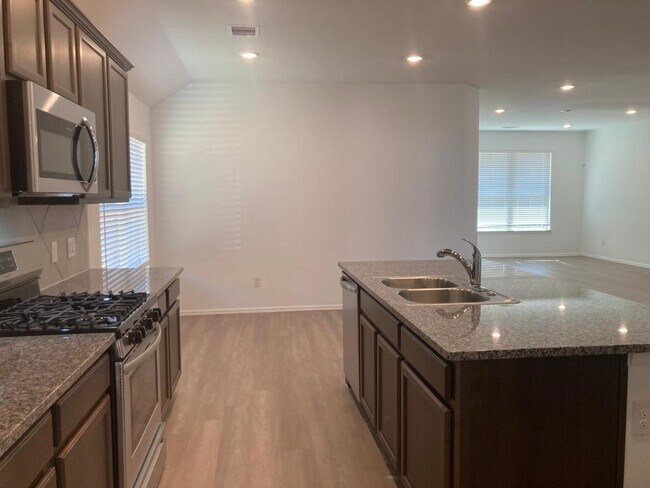 Foto del edificio - 3731 Lion Creek Ct