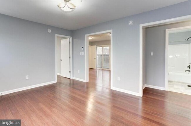 Foto del edificio - Spacious single family home with full basement