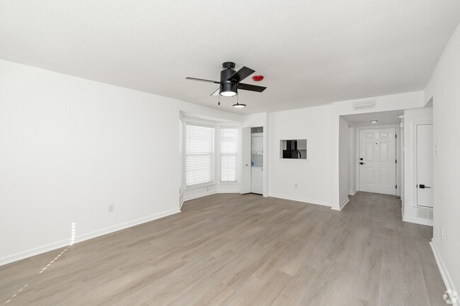 Foto del edificio - ReNew on Cantrell