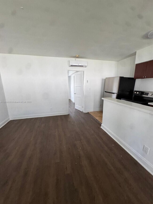 Foto del edificio - 505 NE 82nd St