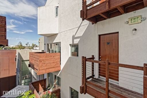Foto del edificio - 1 br, 1 bath  - 1941 Columbia St Unit 406