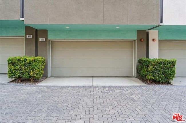 Building Photo - 634 N Gramercy Pl