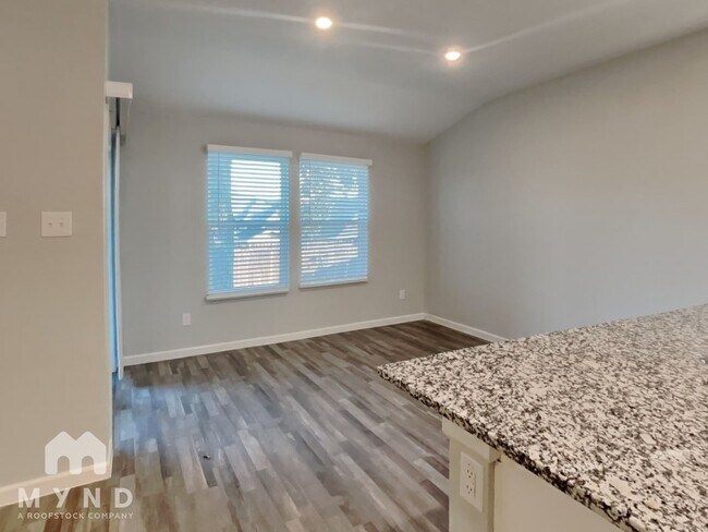 Building Photo - 957 Ben Dr