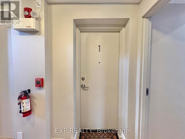 Photo du bâtiment - 100 West Avenue S