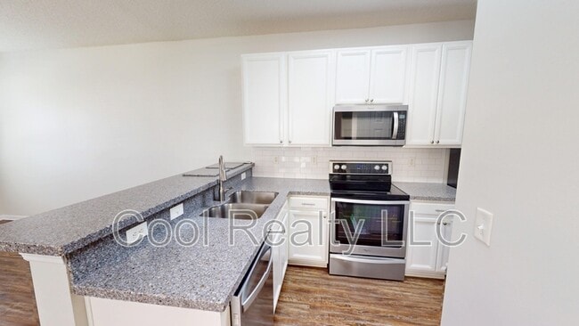 Foto del edificio - 448 Sherwood Oaks Dr