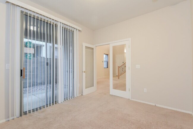 Foto del edificio - 462 E Calle De Ocaso