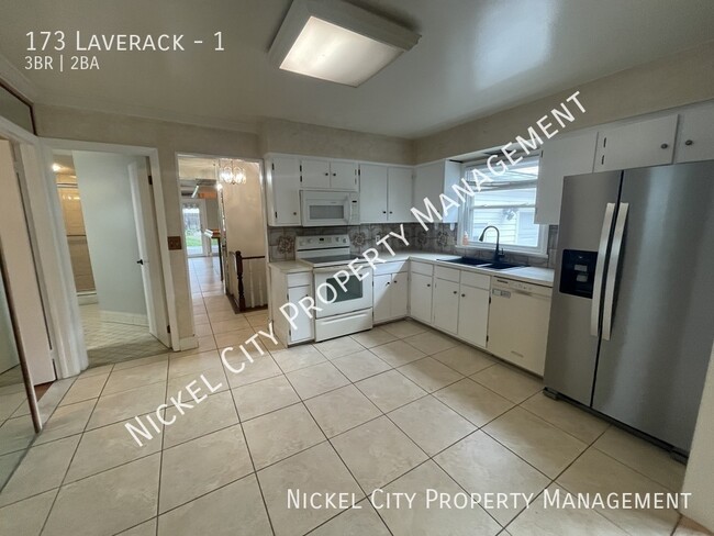 Foto del edificio - 173 Laverack-1