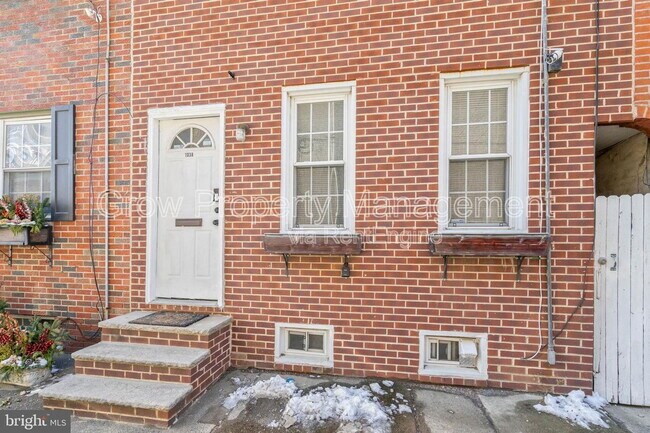 Building Photo - 1038 S Bouvier St