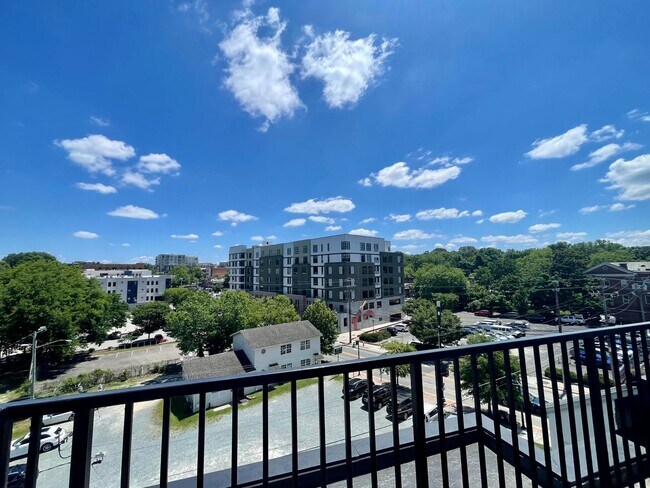 Foto del edificio - Bright 2-Bedroom 2-bath Rosemary Village d...