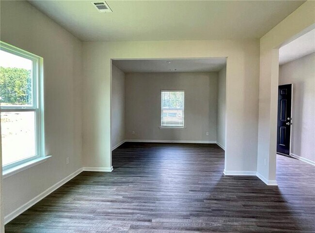 Building Photo - 705 Woody Dr