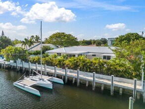 Building Photo - 2816 NE 35th St