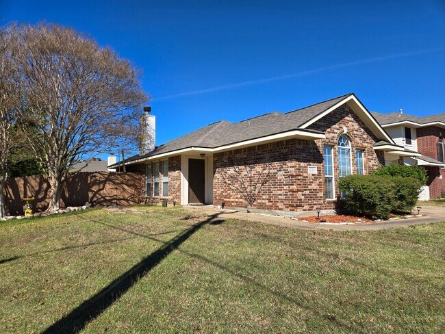 Foto del edificio - College Station - 3 bedroom / 2 bath / Garage / Fenced in back yard.