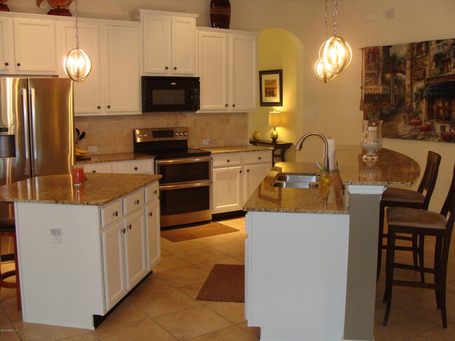 Building Photo - 660 Porta Rosa Circle