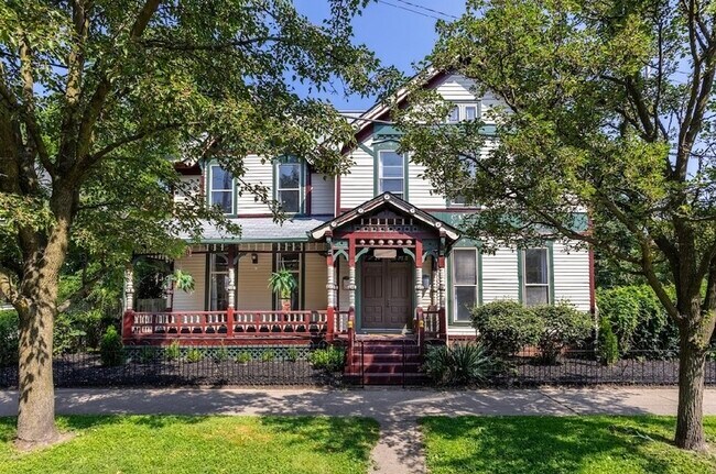 Building Photo - 1474 W 29th St