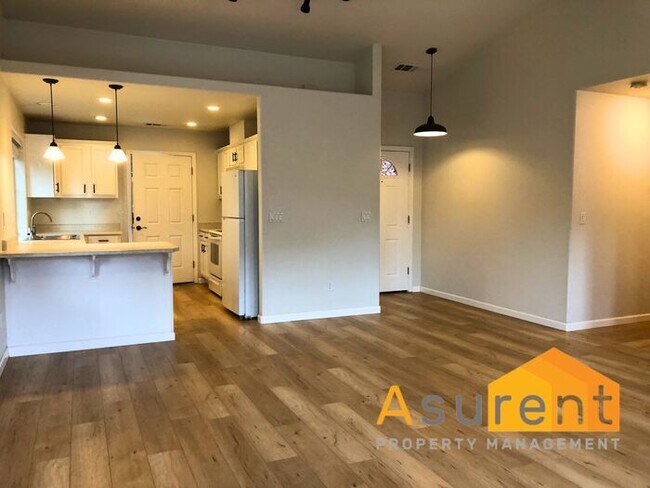 Foto del edificio - Wont Last Long---- 3 bed 2 Bath fenced back yard